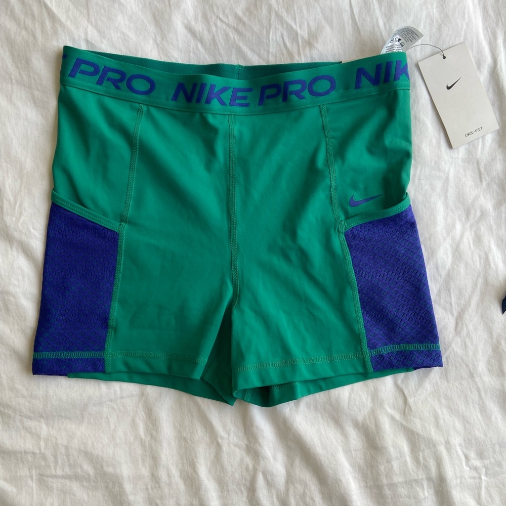 Nike Pro shorts high rise